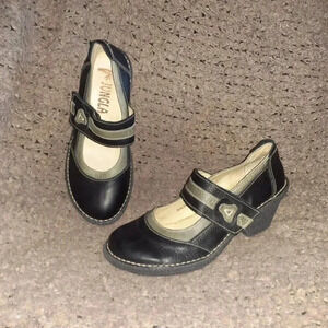 JUNGLA-Black/Gray Leather Mary Jane Flats-Crepe Rubber Soles-Sz 37-Near Mint
